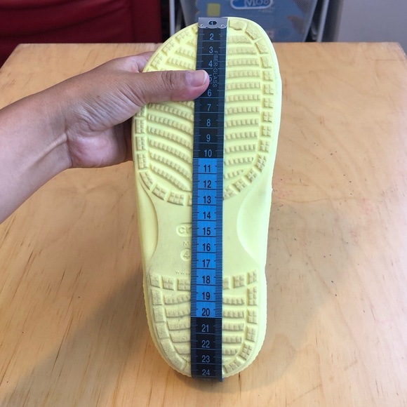 Crocs Casual Slides Men Size 4 Women Size 6. - Picture 10 of 11